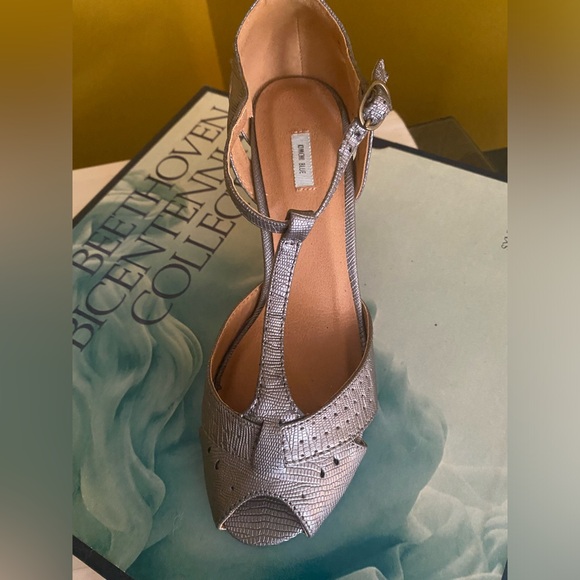 Vintage style Silver Heels - Picture 3 of 5